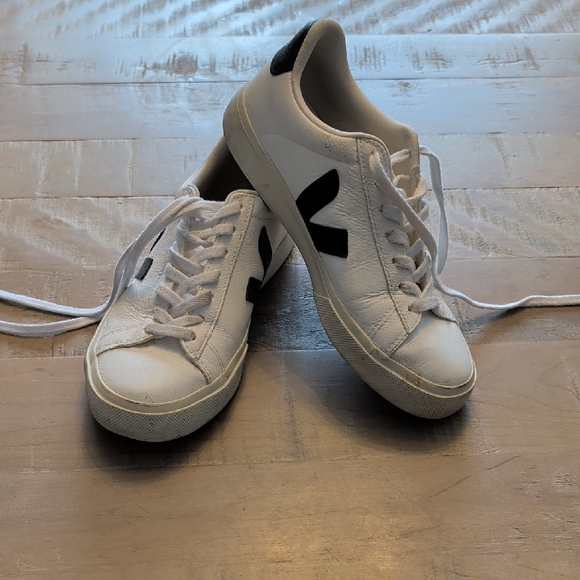 Veja White and Black Low-Top Sneakers - Picture 4 of 6